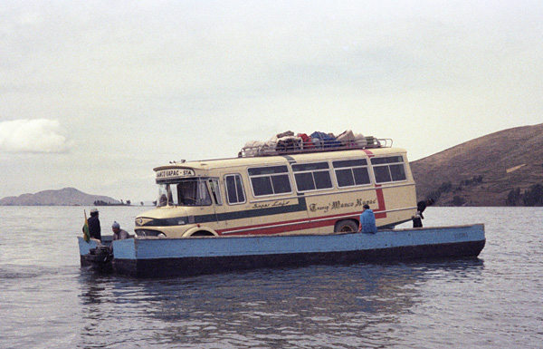 Ferry pour Copacabana, détroit de Tuiquina, lac Titicaca, Bolivie