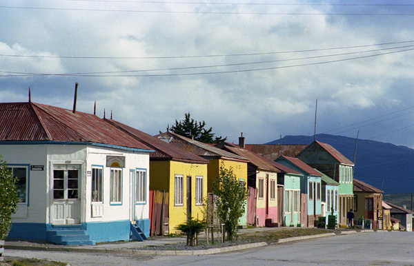 Rue de Punta Arenas, ville au bord du canal de Magellan, Chili