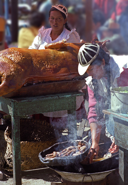 Porc rôti, marché de Gualaceo, Equateur