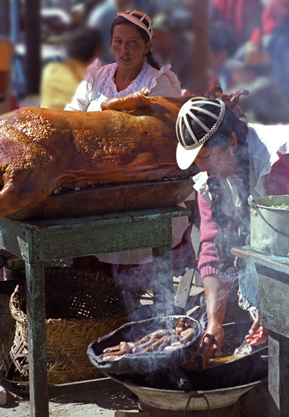 Porc rti, march de Gualaceo, Equateur