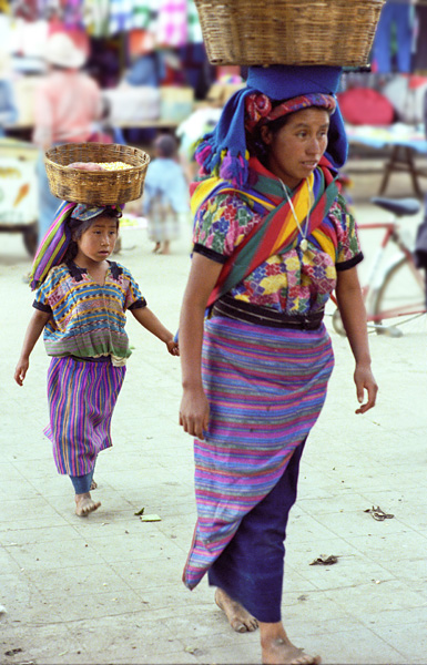 Mère et fille, San Juan de Ostuncalco, Guatemala