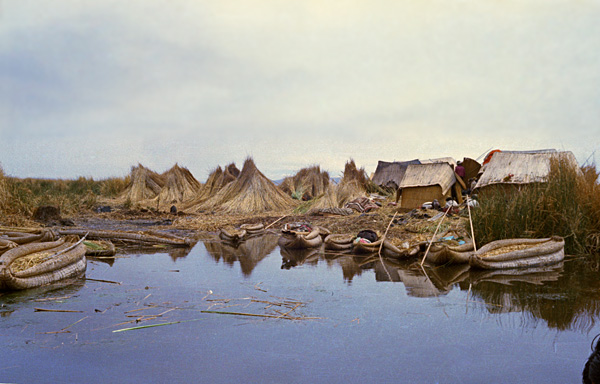 Iles flottantes des indiens Uros, lac Titicaca, Pérou, 1969