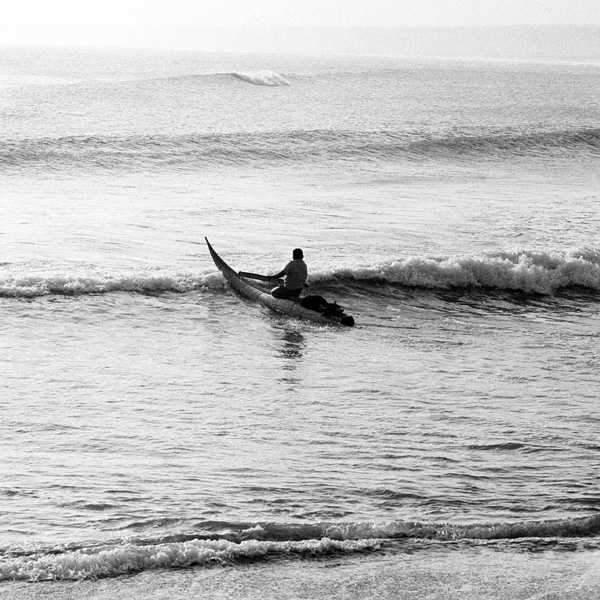 Bateau de totora sur l'ocan Pacifique, Huanchaco, Prou