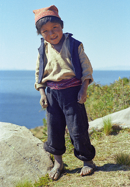Jeune garçon, île Taquile, lac Titicaca, Pérou