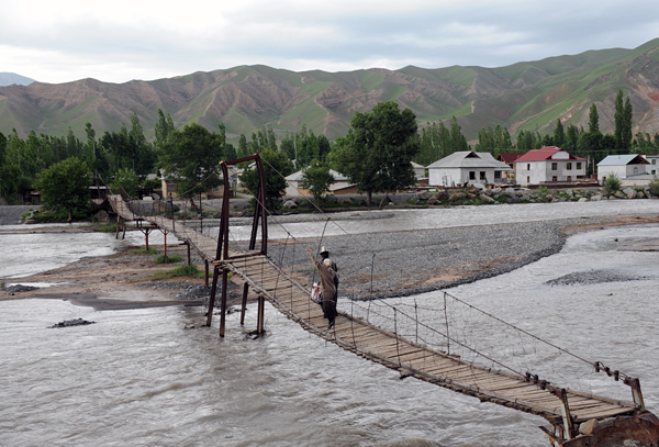 Pont sur la Kurshab, Gulcha, Kirghizistan