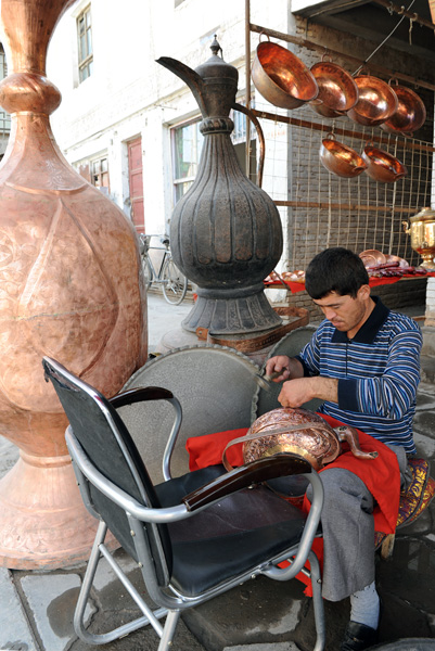 Chaudronnier, quartier oughour, Kashgar, Xinjiang, Chine