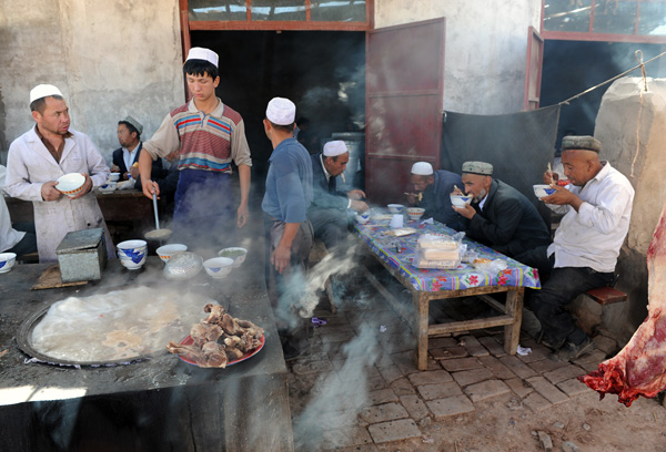 Petit restaurant ouïghour, Kashgar, Xinjiang, Chine