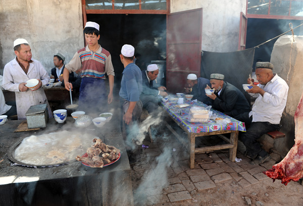 Petit restaurant oughour, Kashgar, Xinjiang, Chine