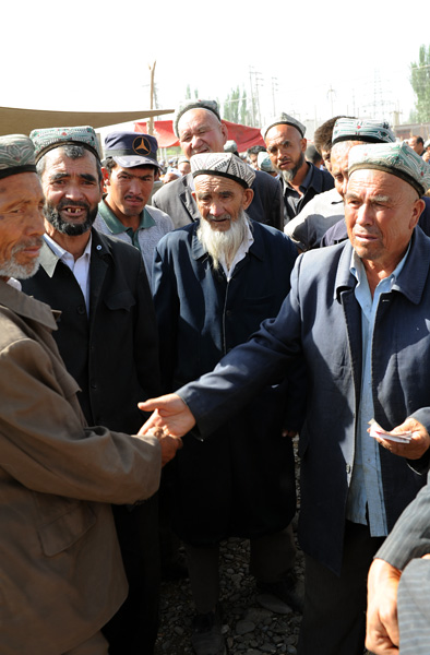 Ngociants oughours, march des animaux, Kashgar, Xinjiang, Chine