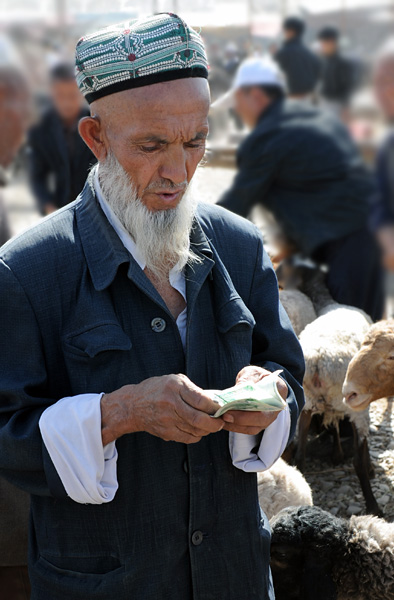 Ngociant oughour, march des animaux, Kashgar, Xinjiang, Chine