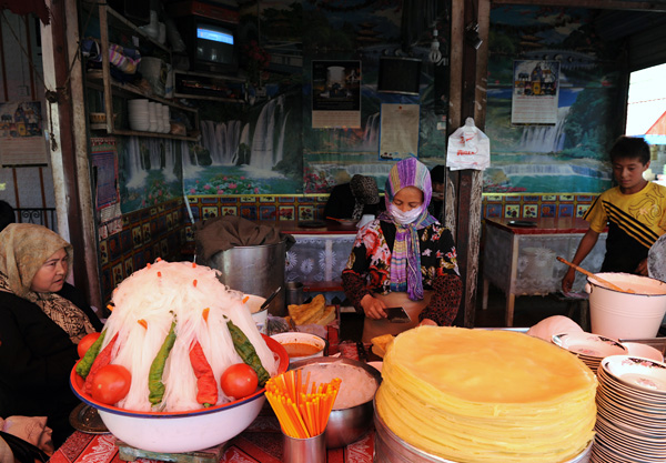 Petit restaurant oughour, march central, Kashgar, Xinjiang, Chine