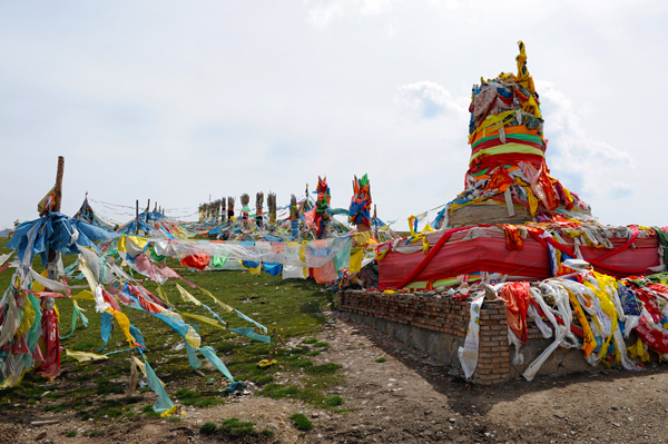 Drapeaux de prires tibtains, col du Jing Yang Ling, Qinghai, Chine