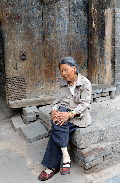 Vieille dame, Pingayo, province du Shanxi, Chine