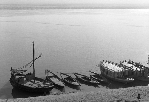 Bateaux sur les bords du Gange, Varanasi, Inde