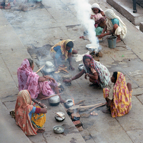 Plerins sur les Ghats, Varanasi, Inde