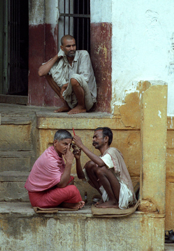 Coiffeur, Varanasi, Inde