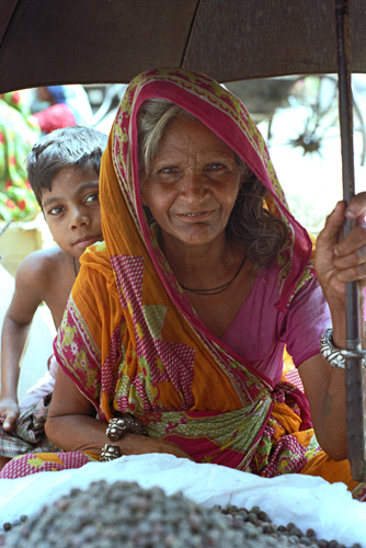 Marchande et son fils, Calcutta, Inde