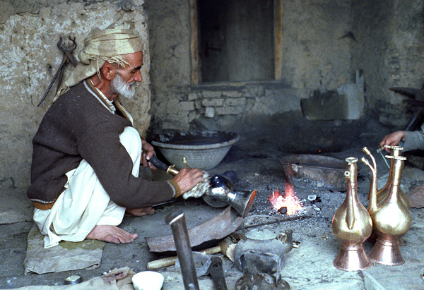 Artisan chaudronnier, Mazar-i-Sharif, Afghanistan