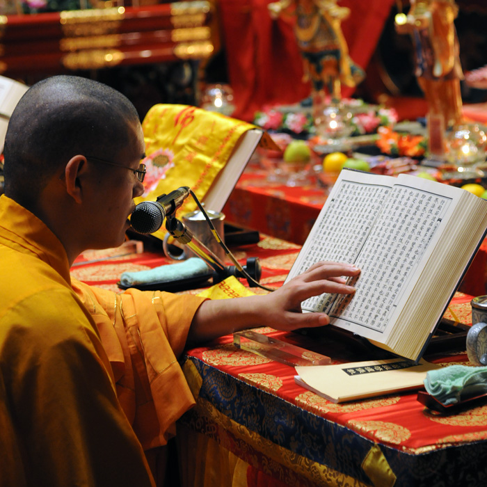 Ordination de moines au temple bouddhiste du Buddha Tooth Relic, Singapour