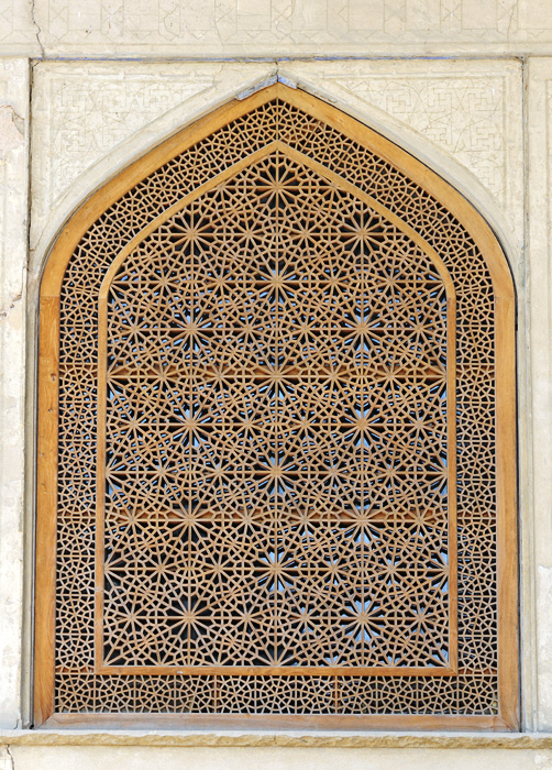 Fenêtre en bois ajouré, palais Chehel Sotoun, Ispahan, Iran