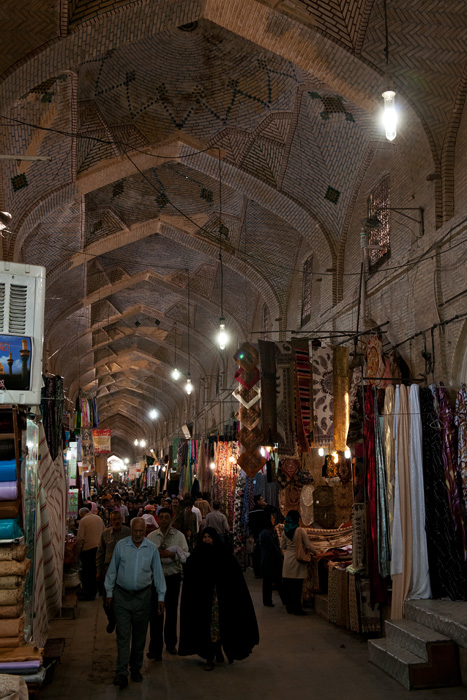 Les magnifiques arches et dmes du bazaar Vakil, Shiraz, Iran