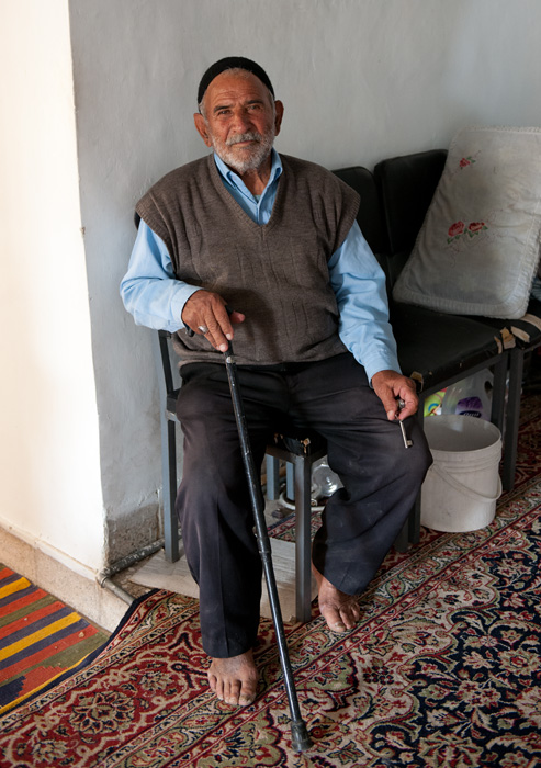 Gardien de la mosque de Jame, Abarkuh, Iran
