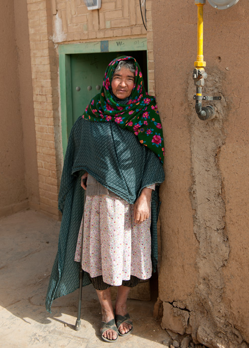 Gardienne du feu du temple zoroastrien de Cham, Iran