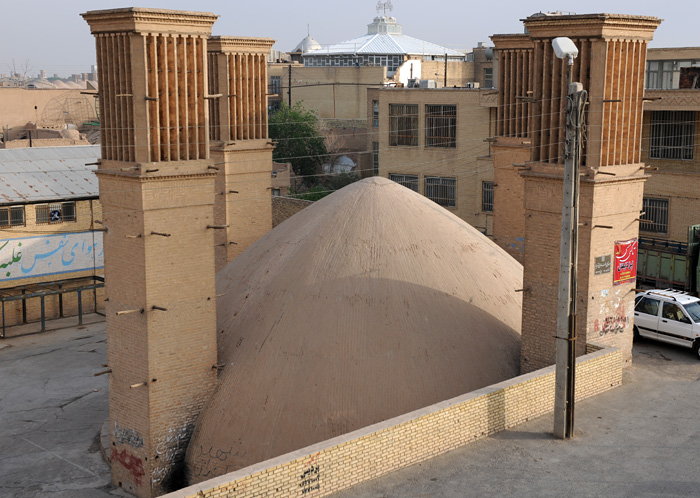 Réservoir avec ventilation traditionnelle, Yazd, Iran
