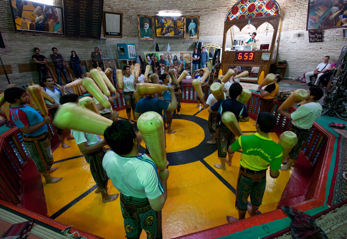 Le sport national Varzesh-e Pahlavani dans une Zurkhaneh, Saheb A Zaman Club, Yazd, Iran