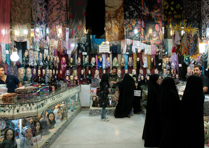 Marchand de tchador, Mashhad, Iran