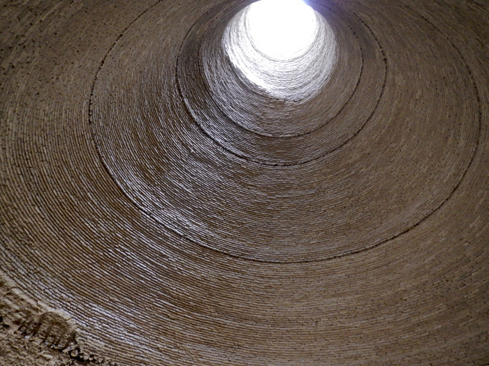 Intrieur d'une ancienne glacire, Abarkuh, Iran