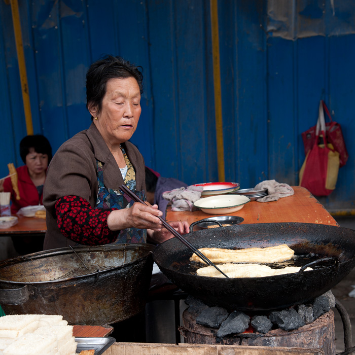 Vendeuse de beignets, Kashgar, Xinjiang, Chine