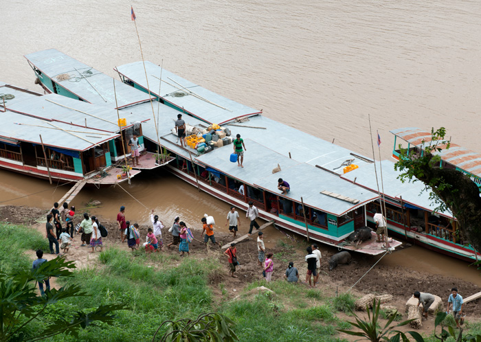 Transport fluvial sur le Mekong, Luang Prabang, Laos