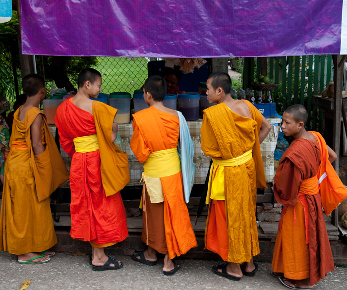 Moines boudhistes, Luang Prabang, Laos,