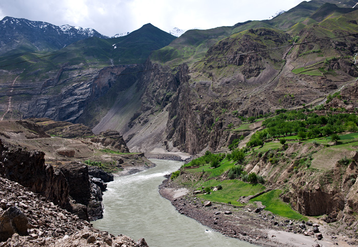 La rivière Piandj, entre Kailaikhum et Khorog, Tadjikistan