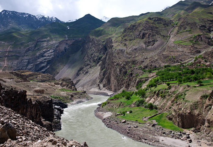 La rivire Piandj, entre Kailaikhum et Khorog, Tadjikistan