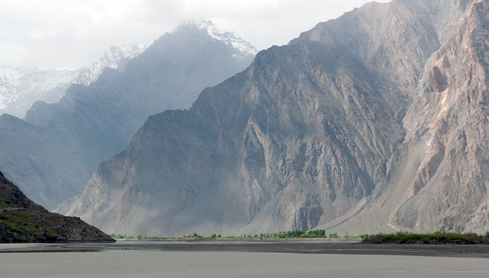 La rivière Piandj, sud du Tadjikistan