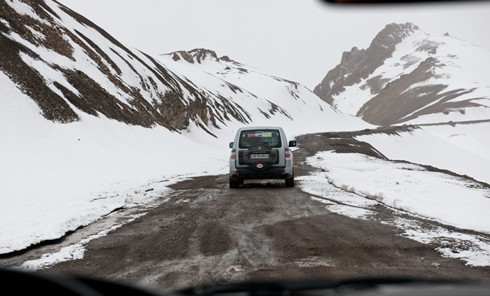 La route M41 prs du col Kyzyl-Art, Tadjikistan