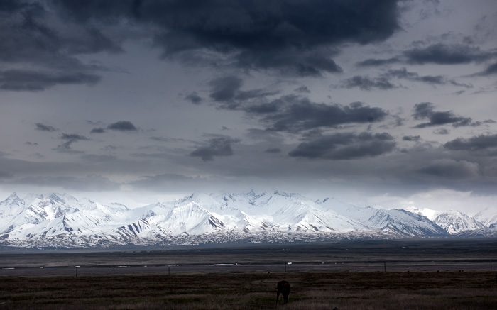La chaîne du Pamir vue depuis le village de Sary-Tash, Kirghizistan