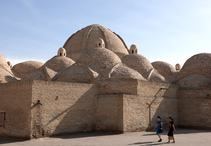 Les dmes du march Toqi Zaragon, Boukhara, Ouzbkistan