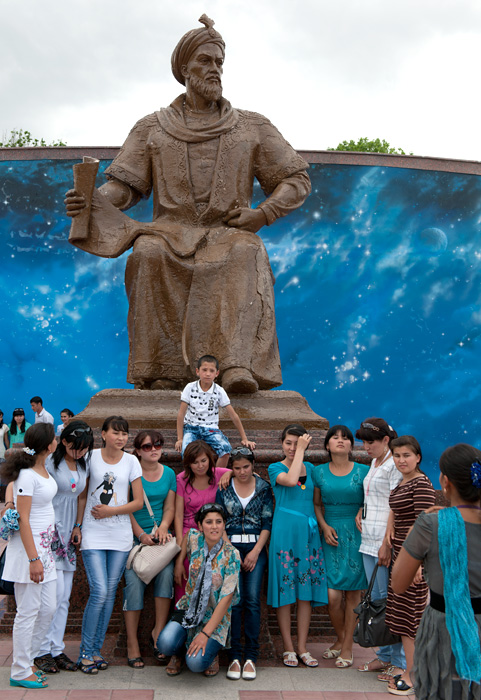 Statue du sultan et mathématicien Ulugh Beg, Samarkand, Ouzbékistan