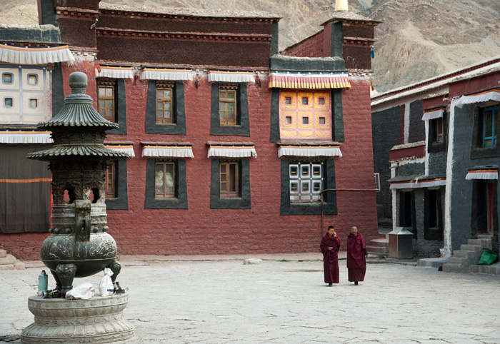 Première cour du monastère de Sakya, Tibet, Chine