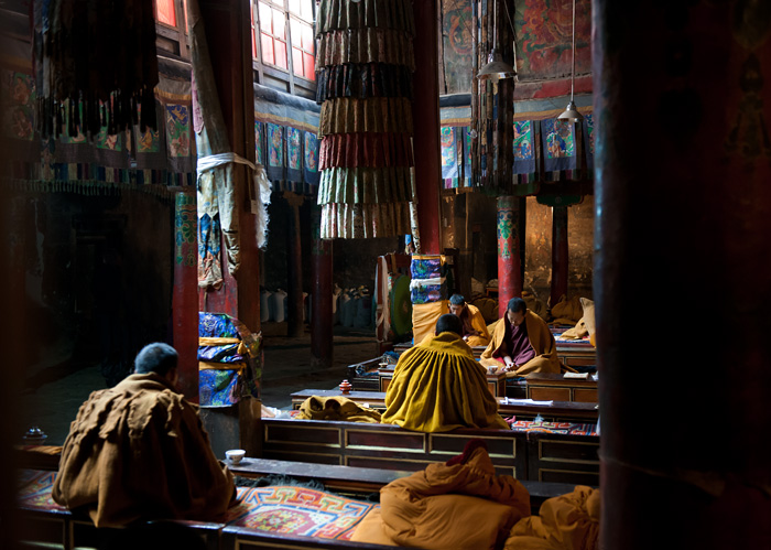 Méditation des moines, monastère de Shalu, Tibet, Chine