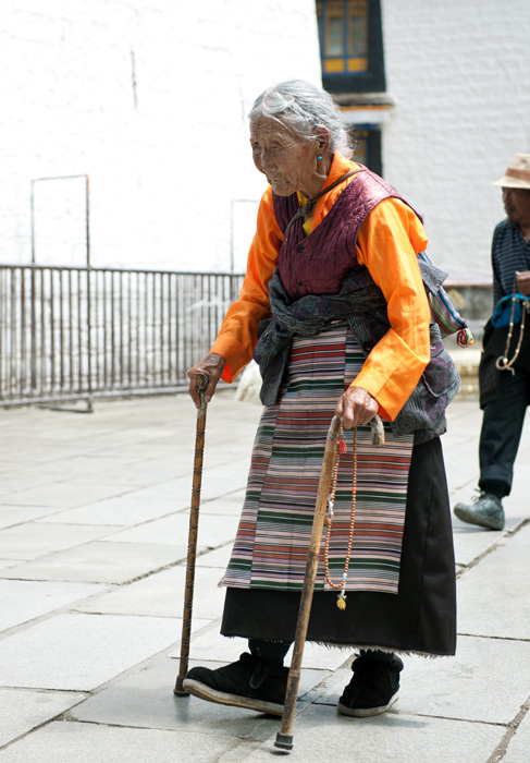 Pèlerine tibétaine, temple du Jokhang, Lhassa, Tibet, Chine