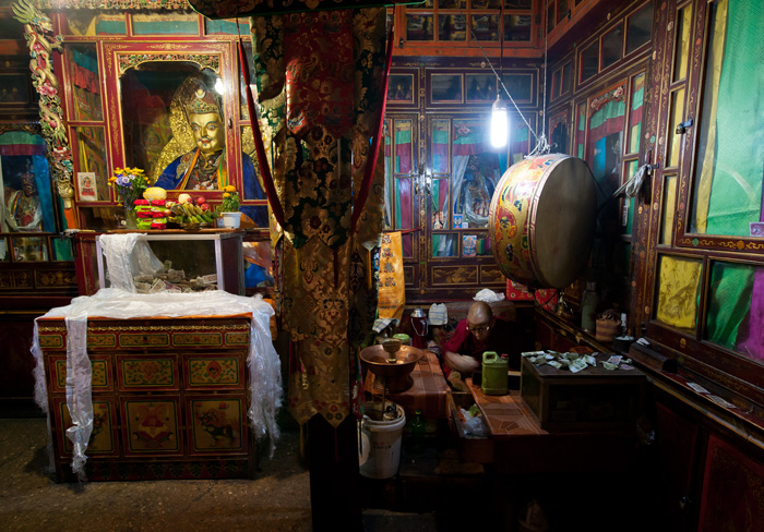 Intérieur du monastère Muru Nyingba, Lhassa, Tibet, Chine