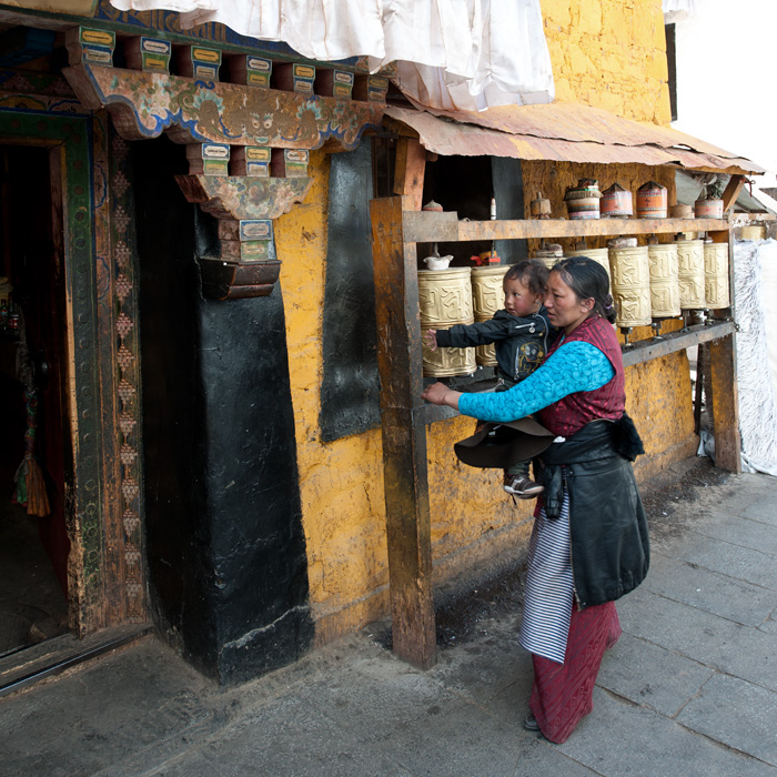 Moulins à prière, temple du Jokhang, Lhassa, Tibet, Chine
