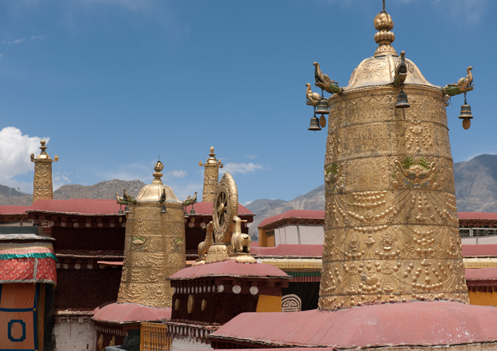 Toits du temple du Jokhang, Lhassa, Tibet, Chine