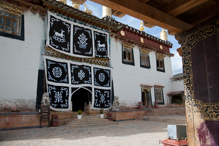 Cour du monastère de Songzanlin, Zhongdian, Yunnan, Chine