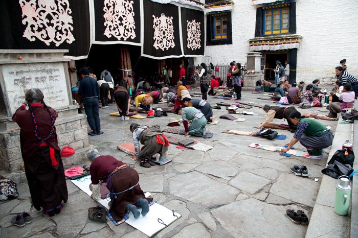 Pèlerinage du mois de Saga Dawa, temple du Jokhang, Lhassa, Tibet, Chine