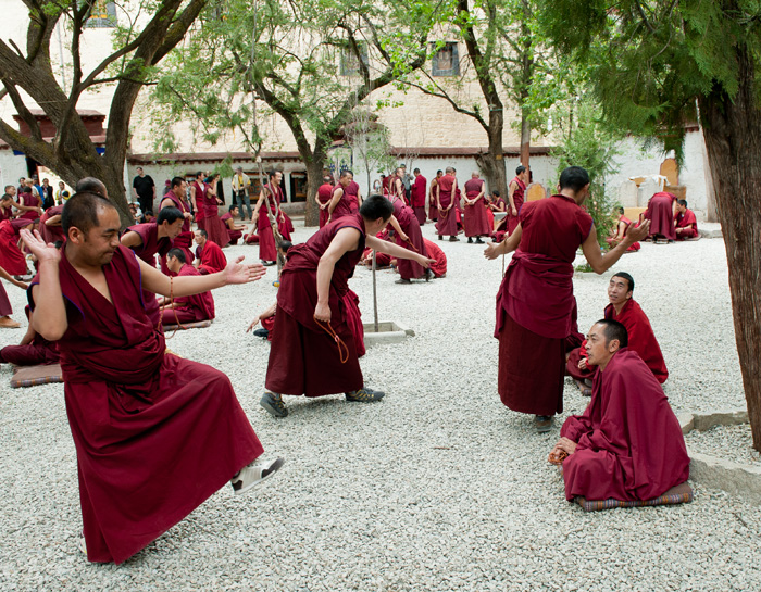 Exercices de dialectique, joutes philosophiques, monastère de Sera, Lhassa, Tibet, Chine